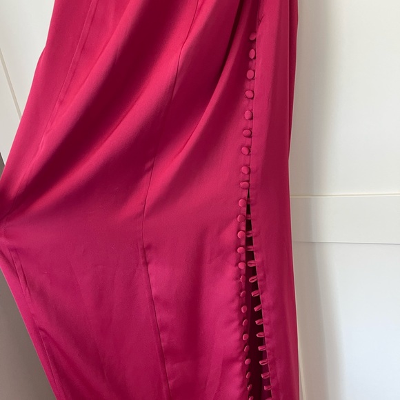 Fame and Partners silk drop neck with Slit Button Down side - Picture 2 of 4